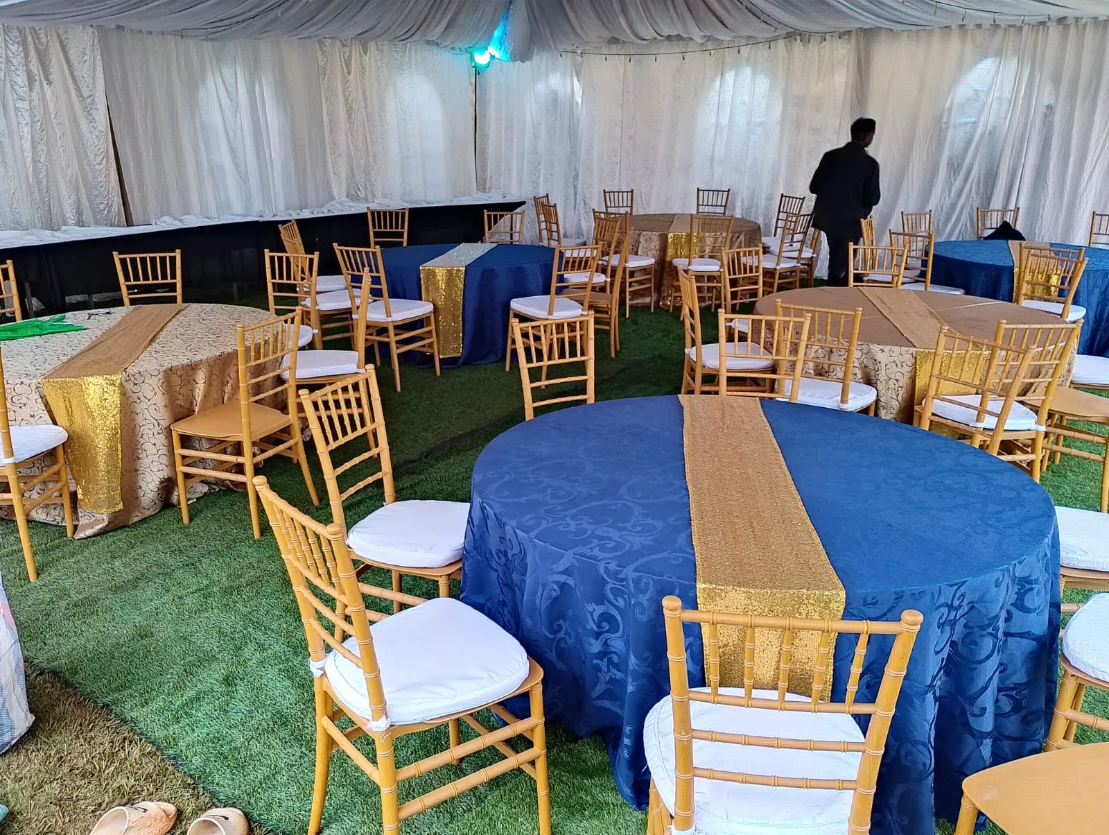 Chairs & Seating
