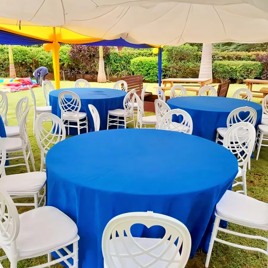 Round Tables Dressed 8 Guests